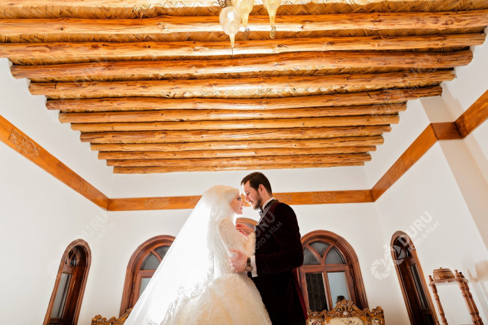 elife enes kis mevsimi karda dugun fotograflari ve tesetturlu dugun pozlari 45