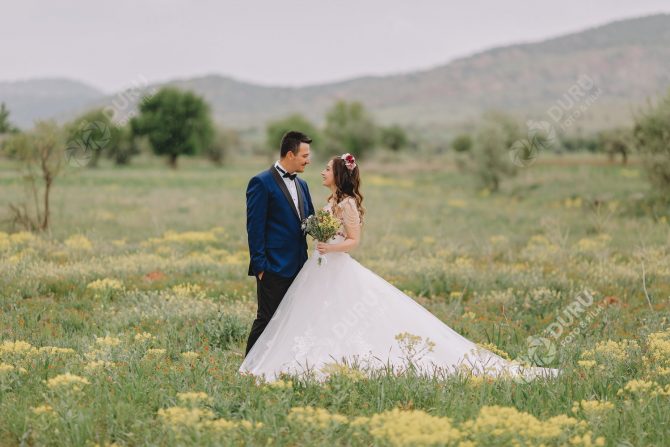 İrem & Cem – Beyşehir Tarlalarında ve Beyşehir Gölünde Düğün Fotoğrafları-03 İrem & Cem   Beyşehir Tarlalarında ve Beyşehir Gölünde Düğün Fotoğrafları 03