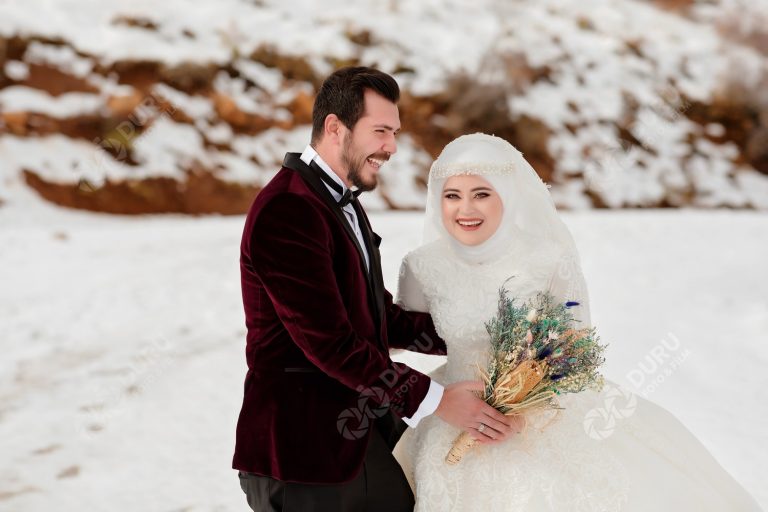 Elife & Enes   Kış Mevsimi Karda Düğün Fotoğrafları ve Tesettürlü Düğün Pozları 02